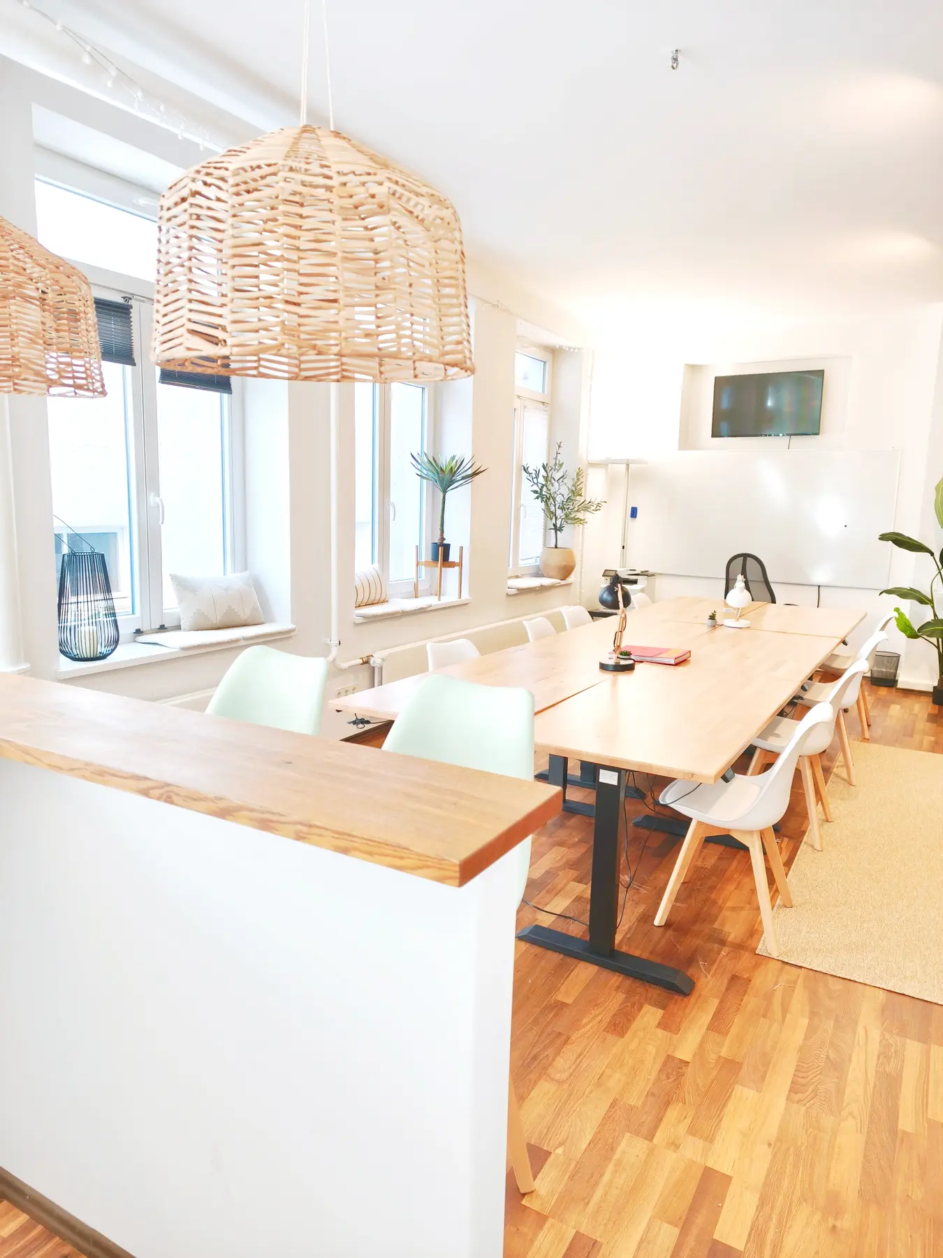 Workshoptafel neben der Bar