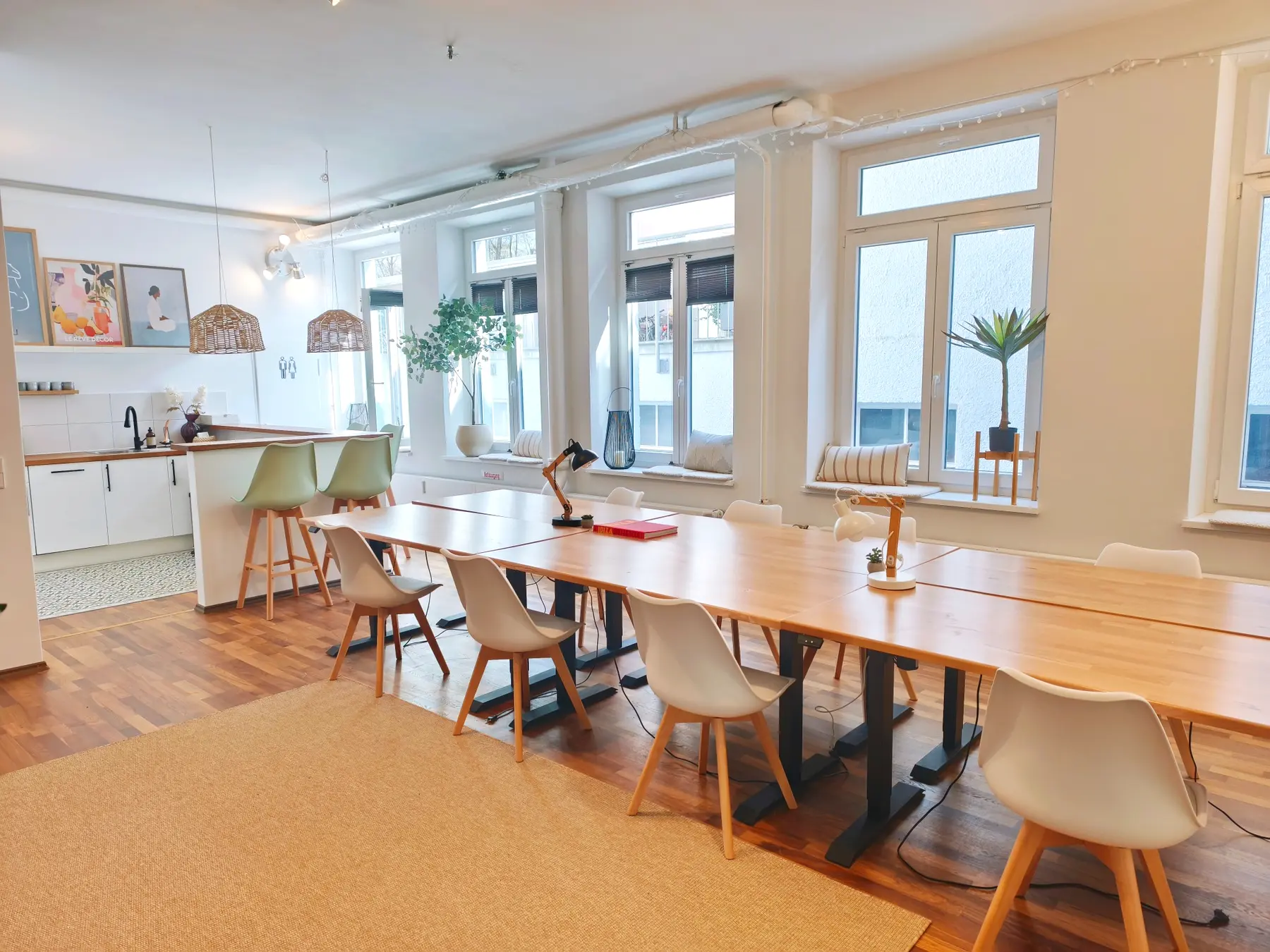 Großer heller Meetingraum